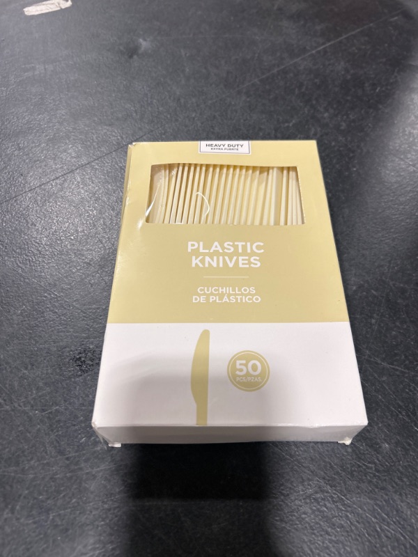 Photo 2 of Vanilla Creme Plastic Heavy Weight Knives (50 Count) - Premium Disposable Plastic Cutlery, Perfect for Home Use and All Kinds of Occasions 