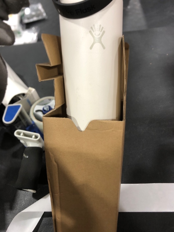 Photo 1 of Hydro Flask 24 Oz Wide Mouth Flex Straw Cap Ivory