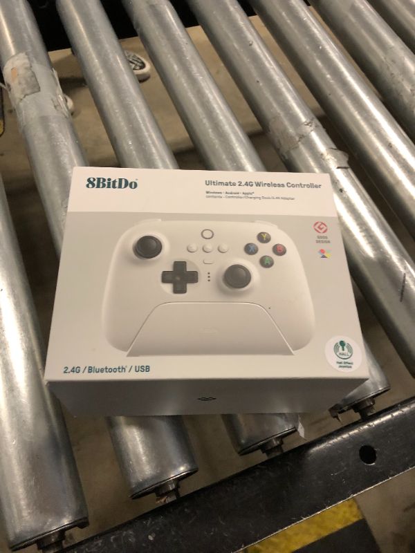 Photo 4 of 8Bitdo Ultimate 2.4G Wireless Controller