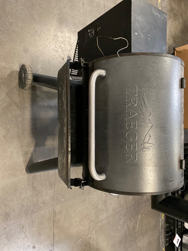Photo 3 of Traeger Ridgeline XL Pellet Grill