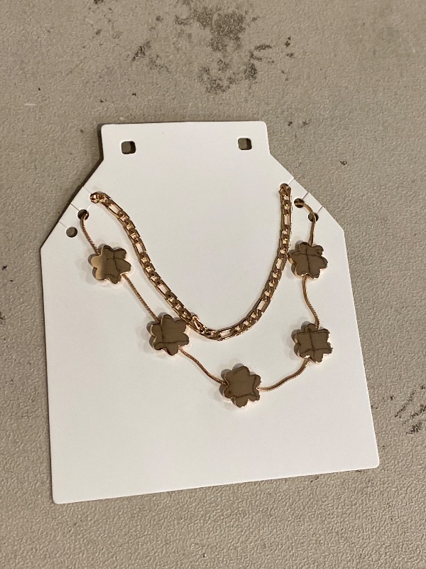 Photo 1 of SHINYY Dainty Four Leaf Clover Choker Necklace for Women Plated Stainless Steel Black Lucky 4 Leaf Dangle Chain Jewelry gift for Mother and Daughte