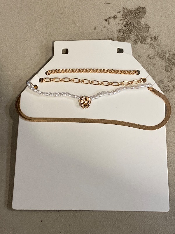 Photo 1 of SHINYY Dainty Four Leaf Clover Choker Necklace for Women Gold Plated Stainless Steel Black Lucky 4 Leaf Dangle Chain Jewelry gift for Mother and Daughter