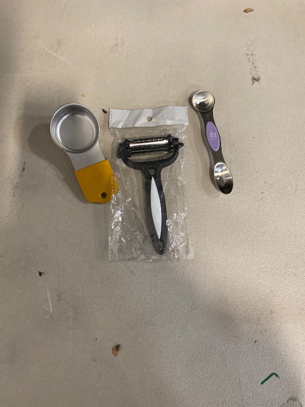 Photo 1 of Misc. bundle - kitchen tools