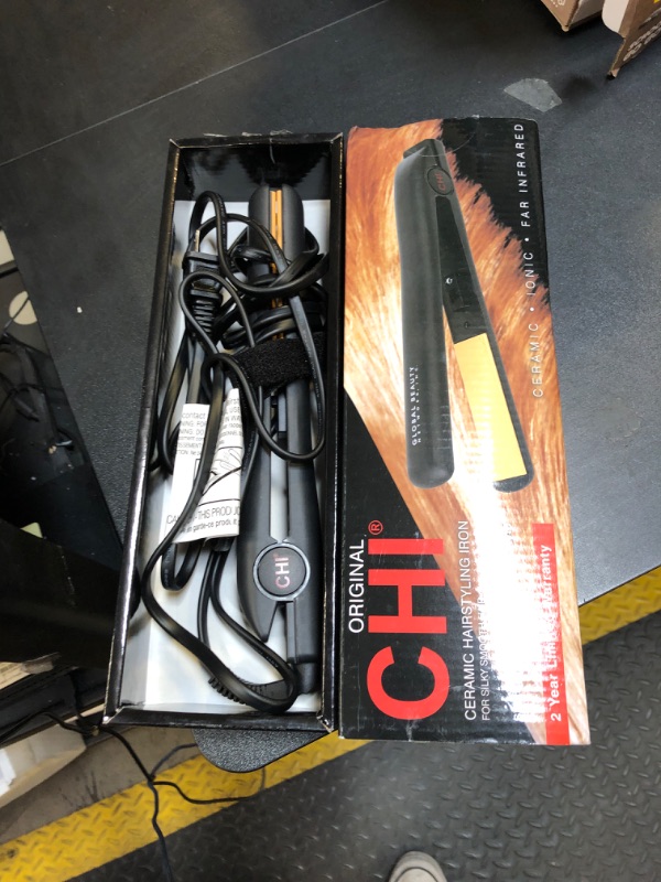 Photo 2 of CHI 1 Inch Original Ceramic Flat Hairstyling Iron