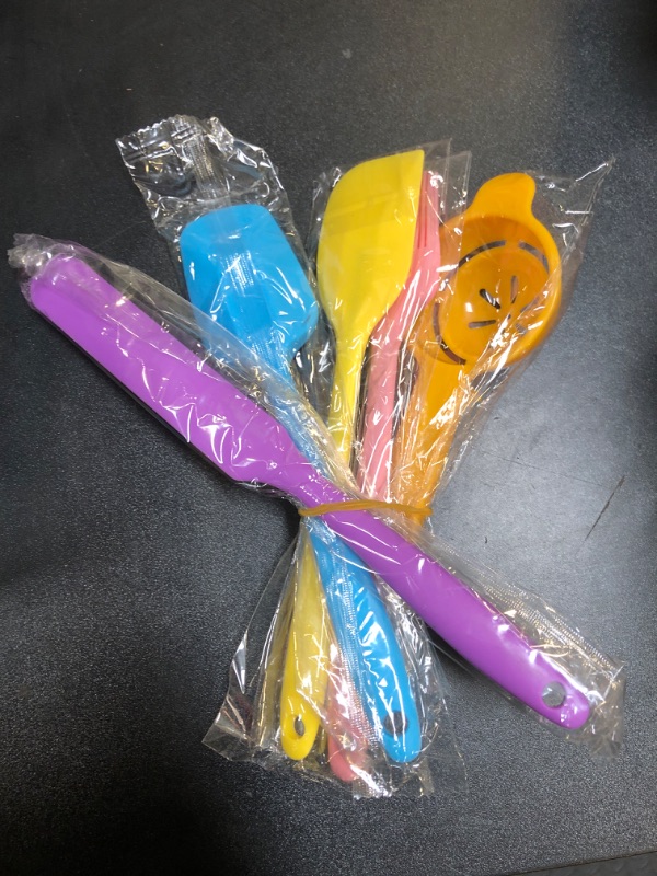 Photo 1 of SILICONE UTENSILS 5 PCS