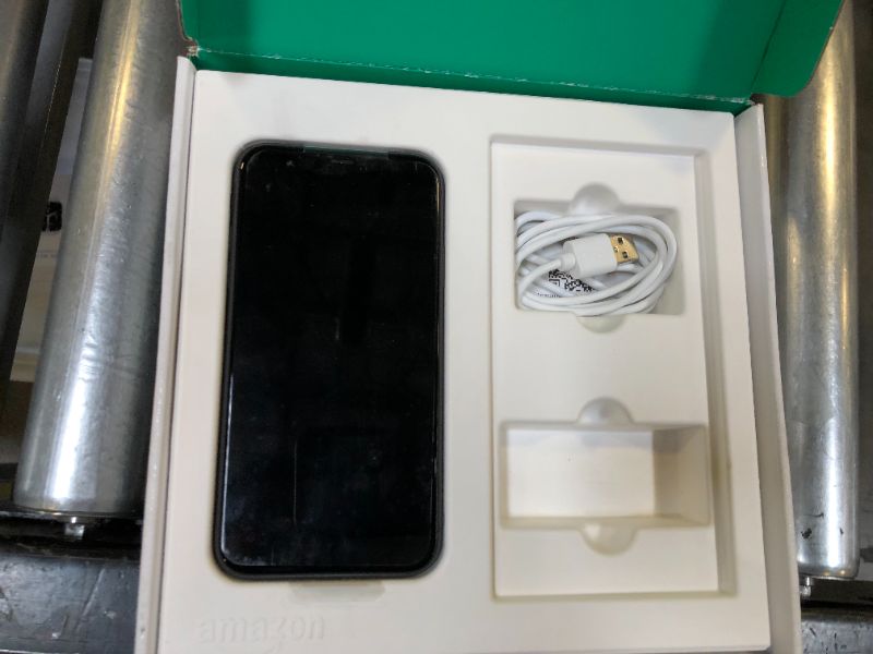 Photo 2 of Apple iPhone 11 Renewed 