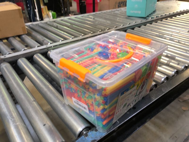 Photo 1 of Ggiibro Straw Constructor Toys STEM Building Toys 1200Pcs Toys Aged for 3 4 5 6 7 8+ Interlocking Plastic Toys Engineering Toys Thin Tube Blocks Toy Educational Toy Kit for Classroom Kids Toys Set