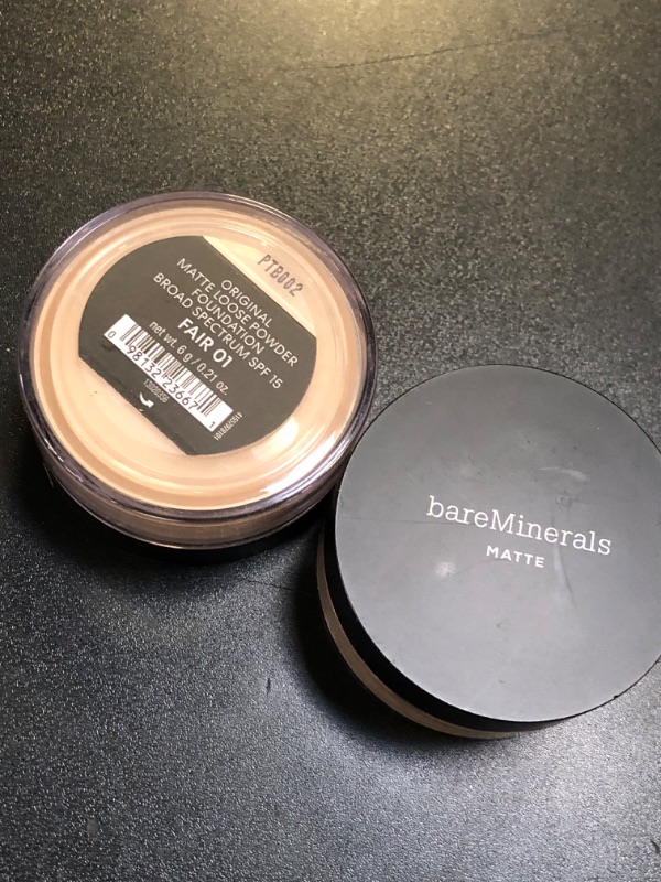 Photo 2 of 2 bareMinerals Matte Loose Powder Foundation SPF 15 Fair 01 - Pack of 2 