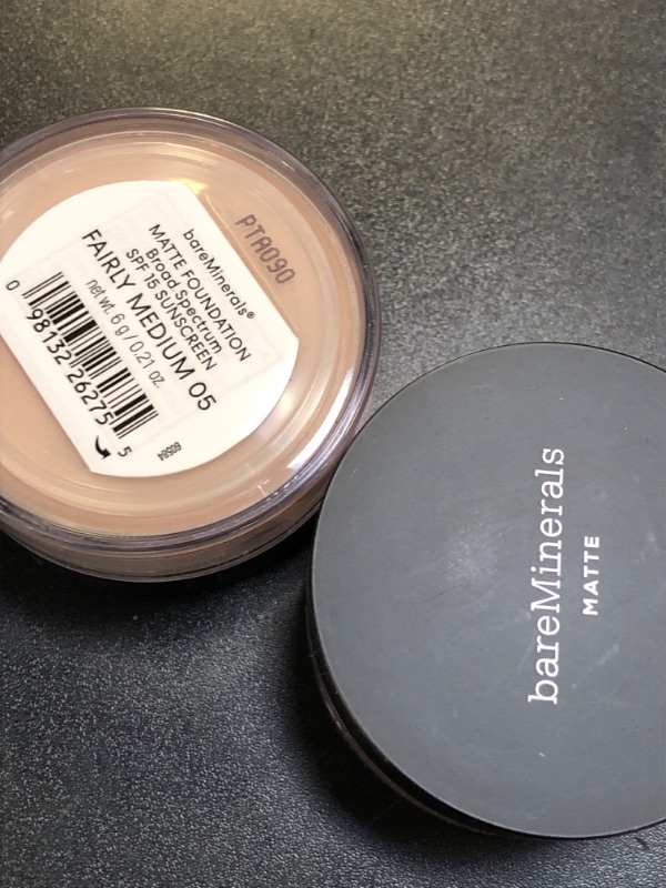 Photo 2 of 2 bareMinerals Original Matte Loose Powder Foundation SPF 15 Fairly medium 05 - Pack of 2 