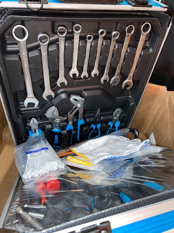 Photo 2 of BRAND NEW***Arcwares 799pcs Aluminum Trolley Case Tool Set Silver, House Repair Kit Set, Household Hand Tool Set, with Tool Belt for Thanksgiving, Valentine's Day, Christmas
