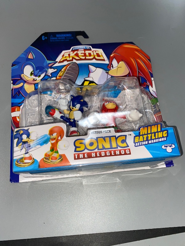 Photo 2 of Akedo Sonic the Hedgehog Versus Knuckles S1 Action Figure - Multi Color
