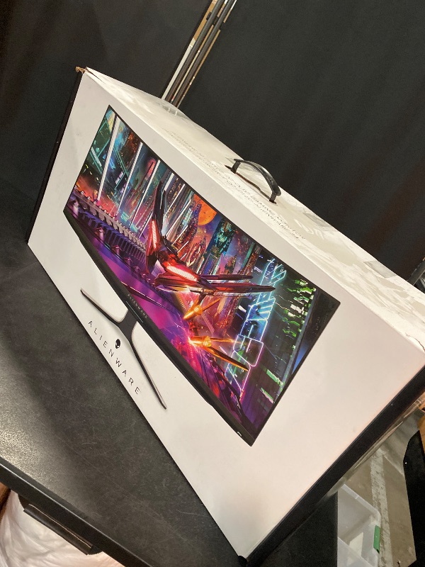 Photo 5 of Alienware AW3423DW Curved Gaming Monitor 34.18 inch Quantom Dot-OLED 1800R Display, 3440x1440 Pixels at 175Hz, True 0.1ms Gray-to-Gray, 1M:1 Contrast Ratio, 1.07 Billions Colors - Lunar Light