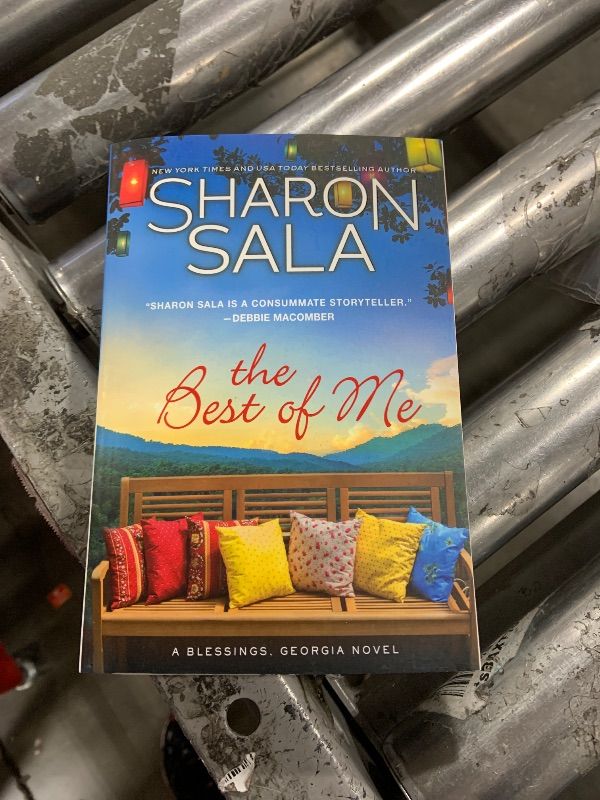 Photo 2 of The Best of Me: Warm and Heartfelt Southern Romance (Blessings, Georgia, 13)