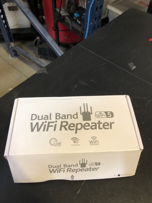 Photo 2 of 1200Mbps Dual Band 2.4&5GHz WiFi Extender