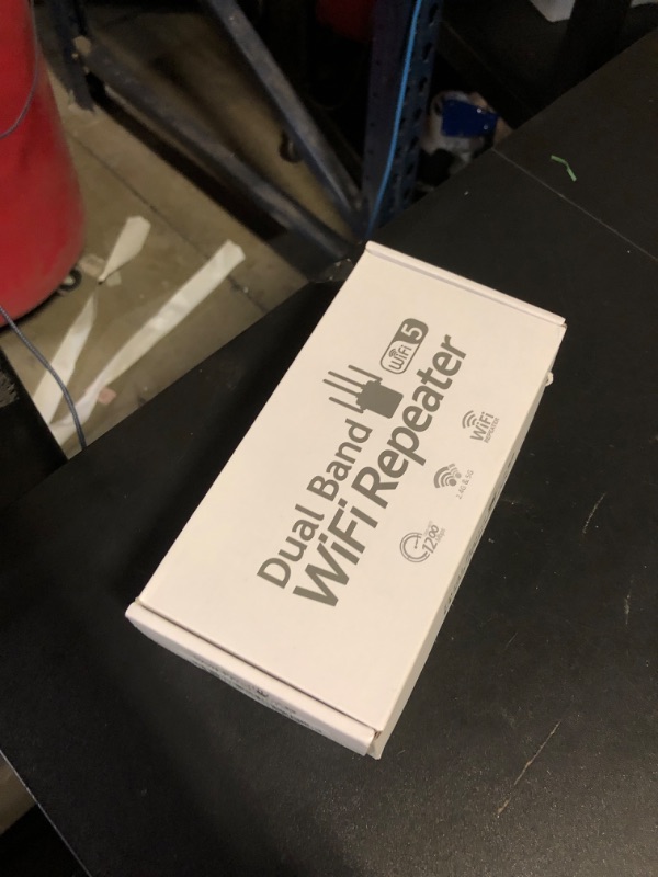 Photo 2 of 1200Mbps Dual Band 2.4&5GHz WiFi Extender