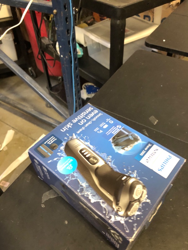 Photo 1 of Philips Norelco Shaver 3900