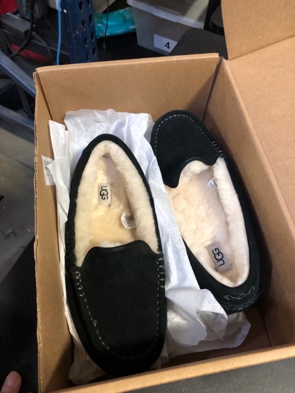 Photo 4 of UGG Women's Ansley Slipper, Black, 8
 SLIGHTLY USED)