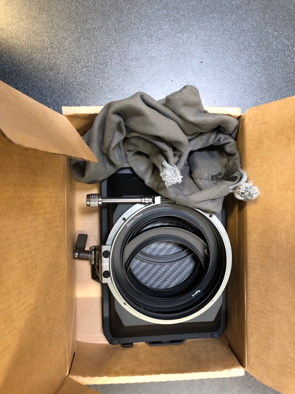 Photo 1 of SmallRig Mini Matte Box Lite, DSLR Matte Box with Carbon Fiber Top Flag, for 67mm/72mm/77mm/82mm/95mm Lenses, for 4x5.65 Filter/Circular Filter - 3575