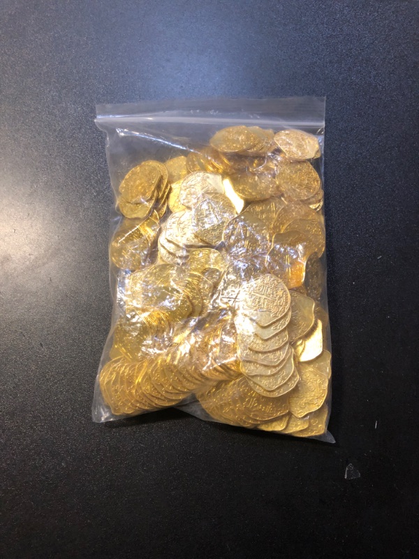 Photo 2 of 100 PCS Pirate Gold Coins Plastic Play Treasure Coins Pirate Treasure Fake Kids Toy Coins Bulk St.Patrick's Coin for Pirate Party Pirate Tokens Coins Toy Irregular Gold
