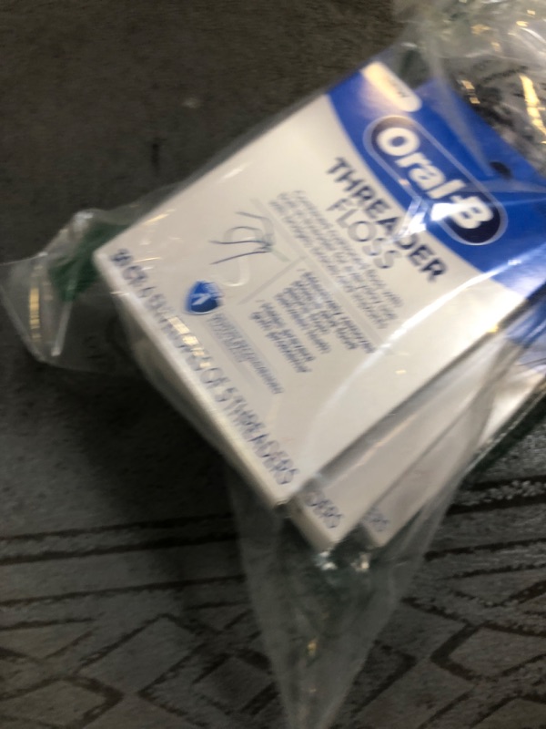 Photo 1 of Oral-B Threader Floss, 30-Count: 6 envelopes of 5 threaders (Value Pack of 3)