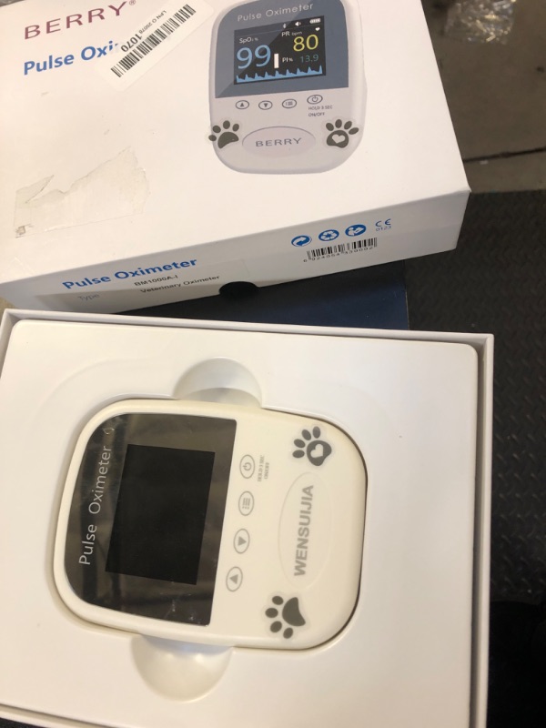 Photo 1 of Veterinary Handheld Pulse Oximeter, Blood Oxygen Saturation for Dog and Cat Tongue Probe for Animal Pets with Bluetooth