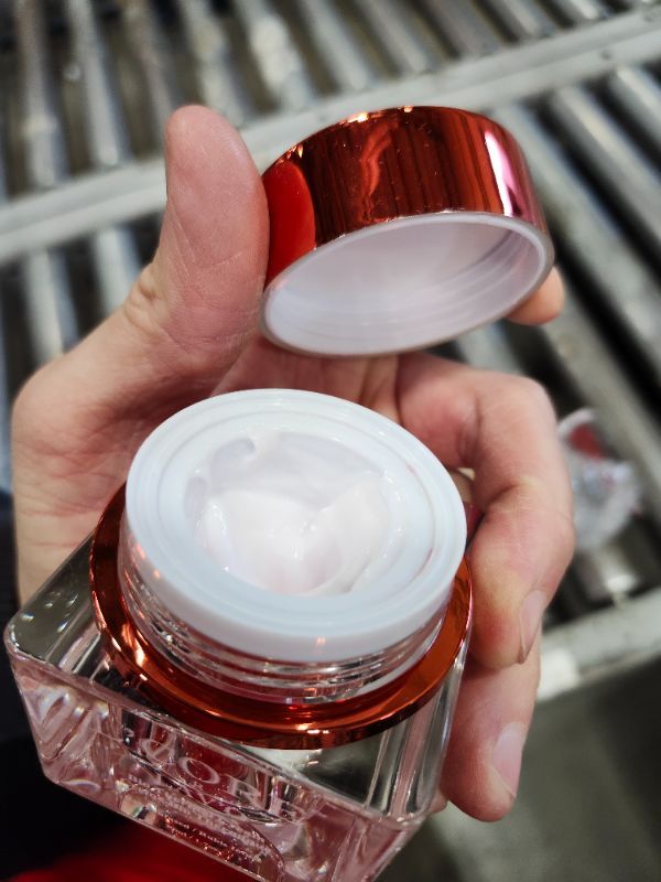 Photo 1 of Brightening Cream Rich in Antioxidants Vitamins and Minerals Coconut Oil Hyaluronic Acid Vitamin C Brighten and Even Out Skin Tone New 