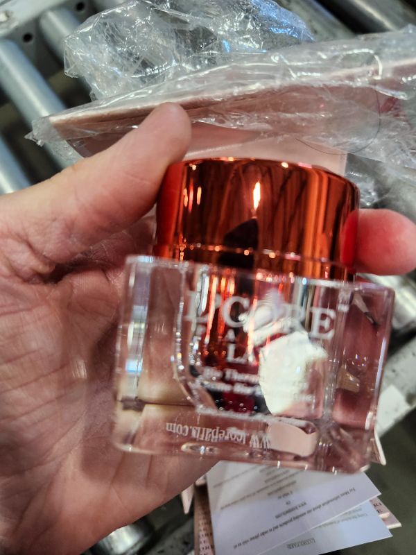 Photo 1 of Brightening Cream Rich in Antioxidants Vitamins and Minerals Coconut Oil Hyaluronic Acid Vitamin C Brighten and Even Out Skin Tone New 