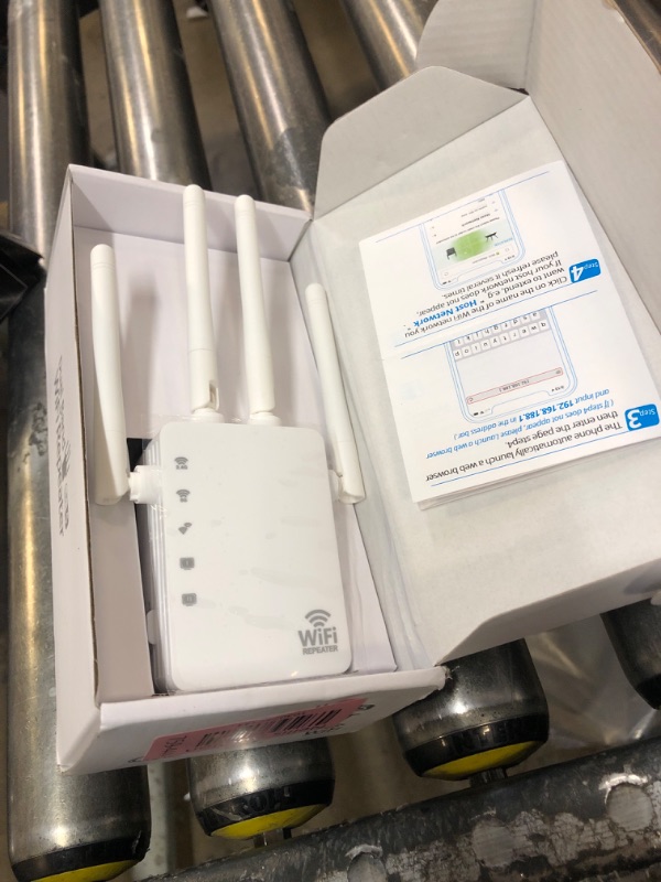 Photo 2 of 1200Mbps Dual Band 2.4&5GHz WiFi Extender