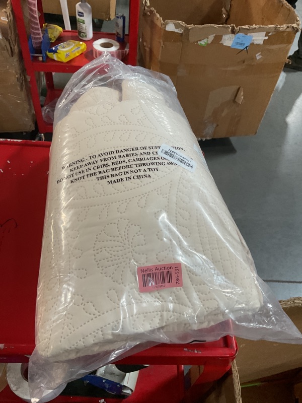 Photo 1 of **APPEARS LIGHTLY USED**
Love's cabin California King Size Quilt Bedding Set Beige Bedspreads - Cal King Summer Quilt Lightweight Bedspread- Coin Pattern Coverlet for All Season - 3 Piece (1 Quilt, 2 Pillow Shams)