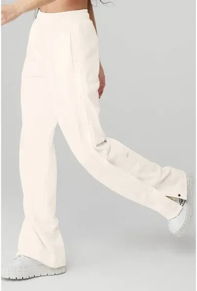 Photo 1 of **MINOR DAMAGE PREV USED-SIZE SMALL**
Alo Yoga Women's Courtside Tearaway Snap Pant