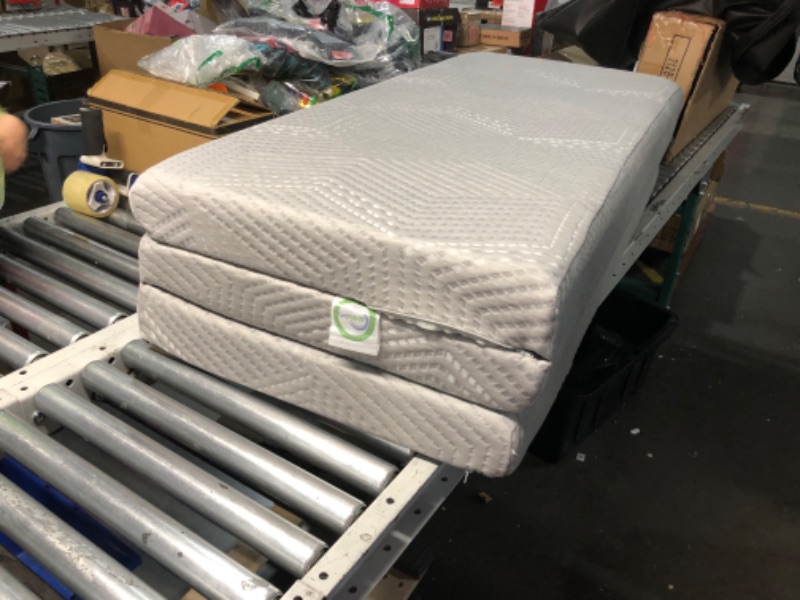 Photo 3 of ***USED - CARRY CASE DAMAGED - NO PACKAGING - SEE PICTURES***
Tri-Fold Memory Foam Mattress, 4 inch Full Folding Mattress with Collapsible and Washable Cover, Travel and Guest Mat, 75"×54"×4", Grey