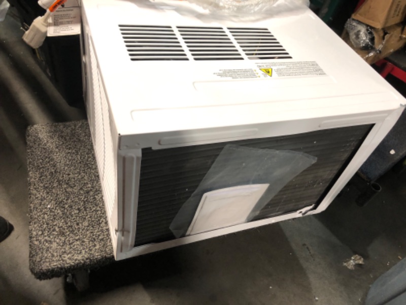 Photo 8 of ***USED - DAMAGED - NO PACKAGING - SEE PICTURES - UNABLE TO TEST - LIKELY MISSING PARTS***
Whirlpool WHHW232BW 23,200 230V Air Conditioner with Supplemental Heat, Window Mounted AC Unit with Heater for Apartment, Living, Bedroom, Large Rooms up to 1500 Sq