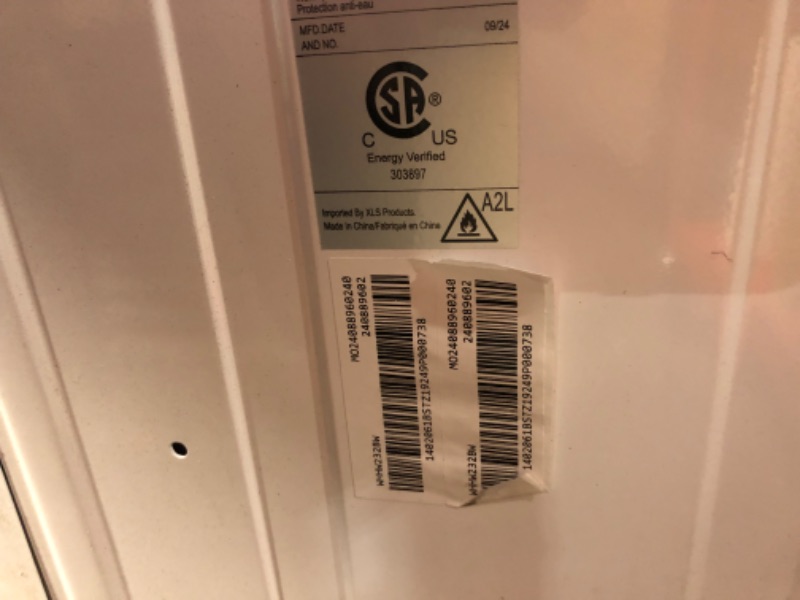 Photo 3 of ***USED - DAMAGED - NO PACKAGING - SEE PICTURES - UNABLE TO TEST - LIKELY MISSING PARTS***
Whirlpool WHHW232BW 23,200 230V Air Conditioner with Supplemental Heat, Window Mounted AC Unit with Heater for Apartment, Living, Bedroom, Large Rooms up to 1500 Sq