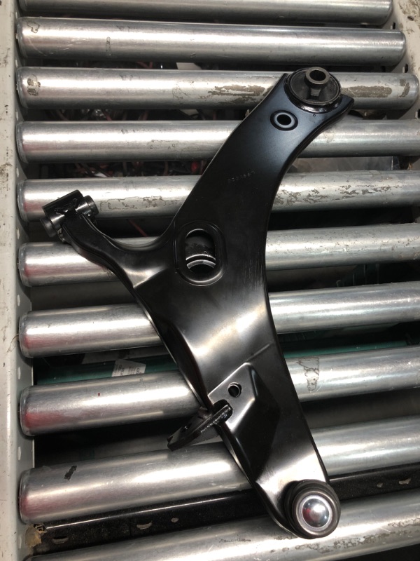 Photo 1 of ***DAMAGED - SCRATCHED AND SCRAPED - SEE PICTURES***
MOOG RK623561 Front Left Lower Suspension Control Arm and Ball Joint Assembly for Subaru Crosstrek