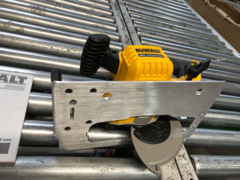 Photo 1 of **SEE NOTES**  DEWALT 20V MAX* XR Brushless Cordless 7-1/4 in. Circular Saw (Tool Only) (DCS590B)