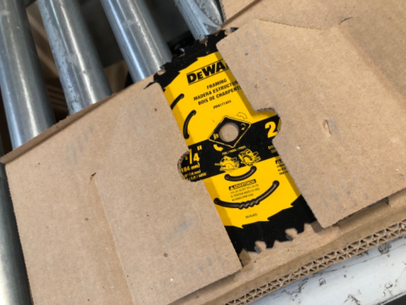 Photo 1 of **SEE NOTES**  DEWALT 20V MAX* XR Brushless Cordless 7-1/4 in. Circular Saw (Tool Only) (DCS590B)