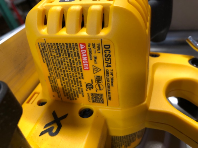 Photo 1 of **SEE NOTES**  DEWALT 20V MAX* XR Brushless Cordless 7-1/4 in. Circular Saw (Tool Only) (DCS590B)