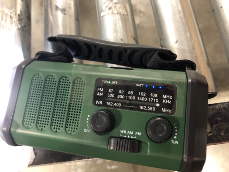 Photo 2 of 10000mAh Crank Radio