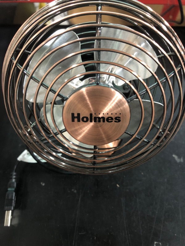 Photo 2 of Holmes HNF0466CTU 4" Mini USB Desk Fan