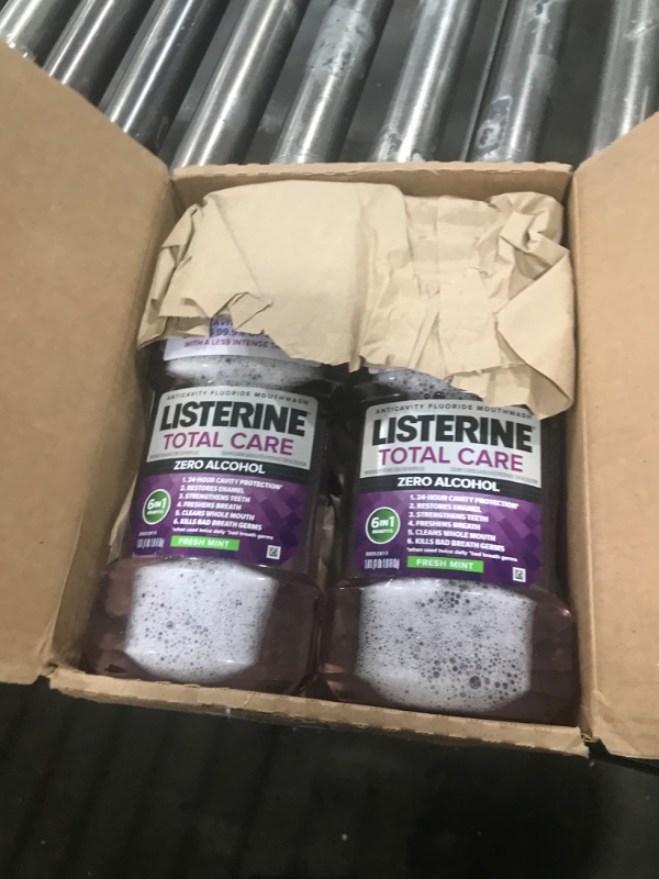 Photo 2 of Listerine Clinical Solutions Gum Health Antiseptic Mouthwash, Antigingivitis & Antiplaque Oral Rinse Helps Prevent Buildup & Kills Germs for Healthier Gums, ICY Mint, Twin Pack, 2 x 1 L