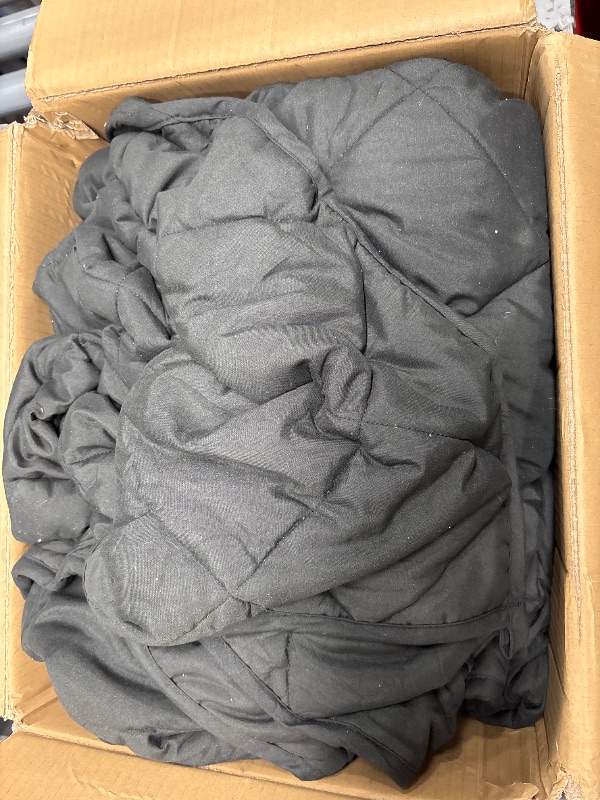 Photo 2 of ***USED - DIRTY***
HomeSmart Products 50lbs Weighted Blanket Queen Size - Breathable, Hypoallergenic Soft Fabric, The Heaviest Weighted Blanket Black