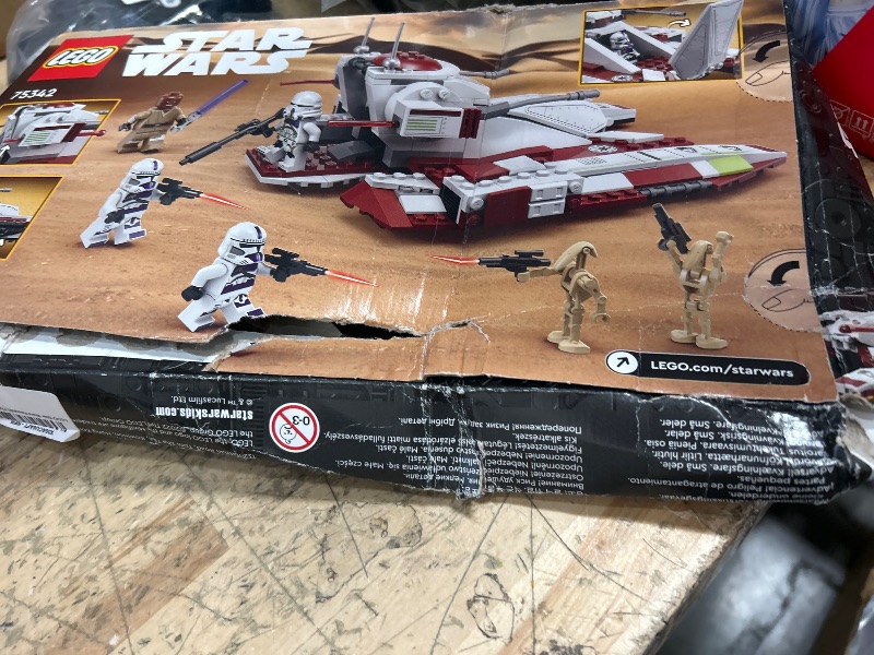 Photo 2 of **BOX IS DAMAGED, UNKNOWN IF MISSING PARTS***
LEGO Star Wars Republic Fighter Tank (75342)