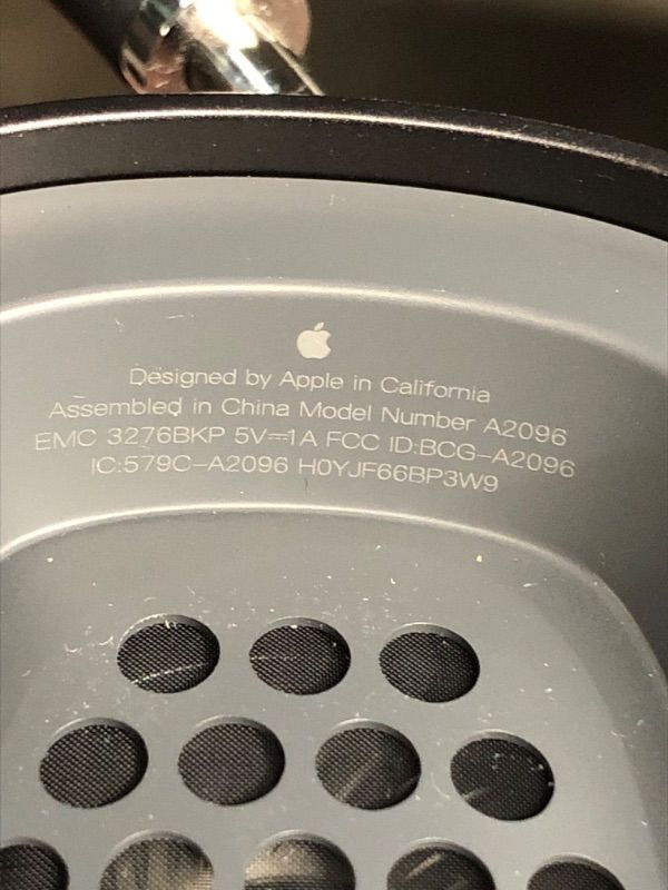 Photo 1 of ***(NO RETURNS OR REFUNDS/ FOR PARTS ONLY/ MAJOR DAMAGE)***
Off brand Apple head phones 