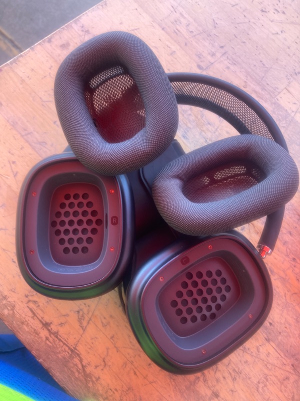 Photo 1 of ***(NO RETURNS OR REFUNDS/ FOR PARTS ONLY/ MAJOR DAMAGE)***
Off brand Apple head phones 