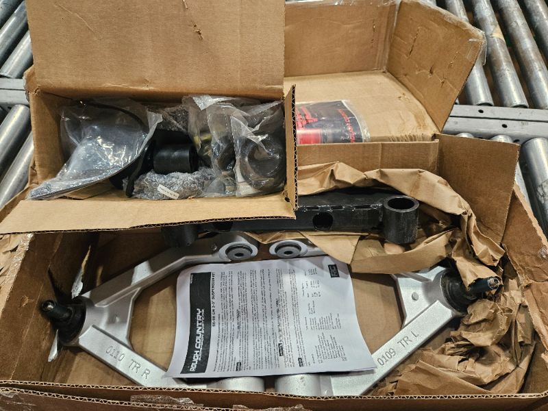 Photo 1 of ** only 1 box partial set ** Rough Country 2-3" Lift Kit for 88-98 Chevy/GMC C/K1500 Truck/SUV - 16530