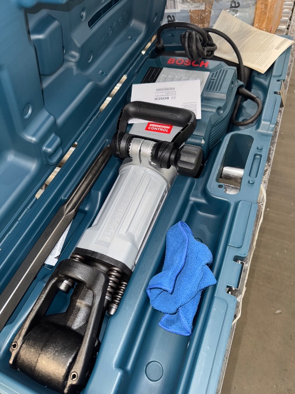 Photo 2 of *POWERS ON//NOT FULLY TESTED**BOSCH Demolition Jack Hammer with 1-1/8-Inch Hex, 35-Pound Concrete Breaker (11335K)