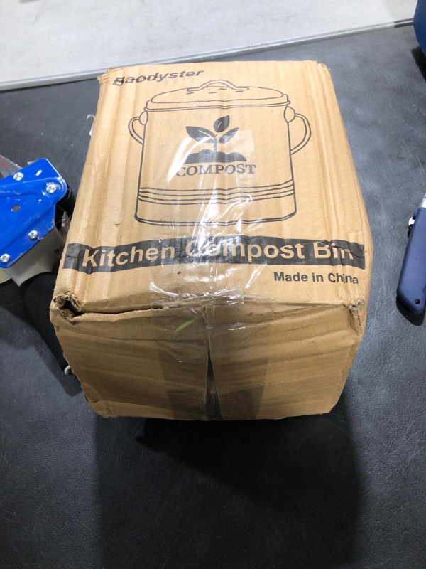 Photo 1 of Compost Bin Kitchen Countertop, Indoor Compost Bin with Inner Bucket, 1.15 Gallon Small Compost Bin with Lid, Indoor Composter Bin Counter Compost Pail Food Waste Bin Includes 3PCs Carbon Filter Cream