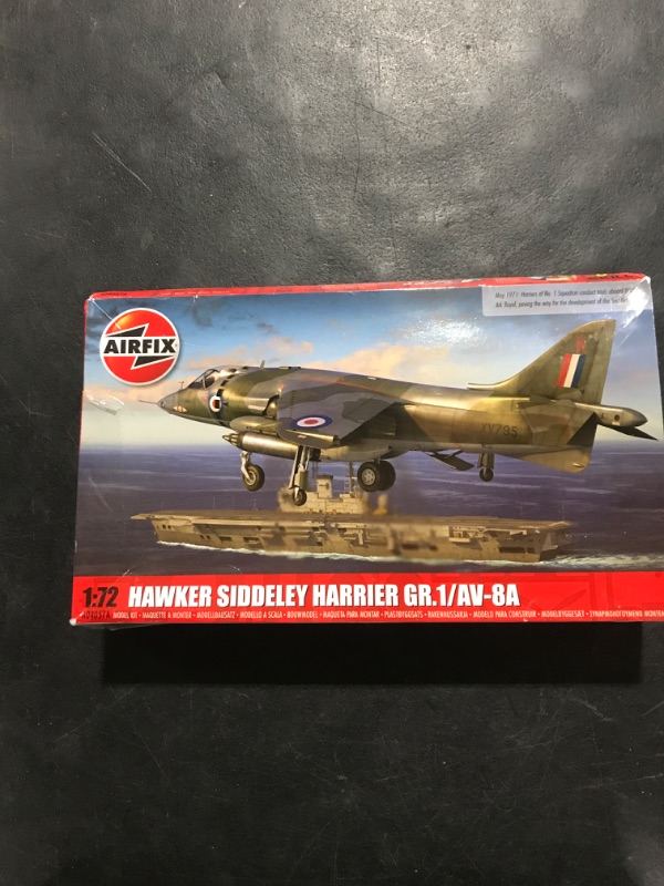 Photo 1 of Airfix Model Airplane Kit Gift Set - A04057A Hawker Siddeley Harrier GR.1/AV-8A, Plastic Plane Model Kits for Adults & Kids 14+, Skill Level 2, 1:72 Scale WW2 Military Aircraft Models for Beginners