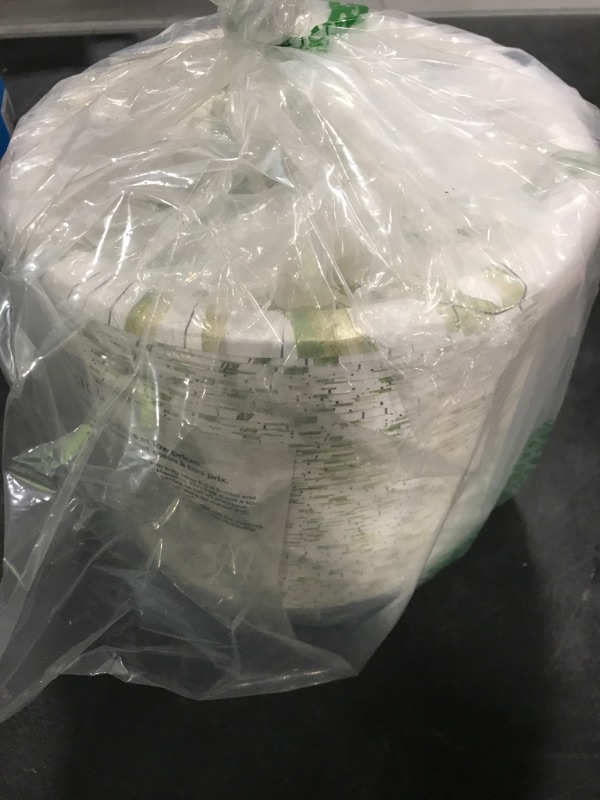 Photo 1 of Amazon Basics Everyday Paper Plates, 8.62 Inch, Disposable, 200 Count