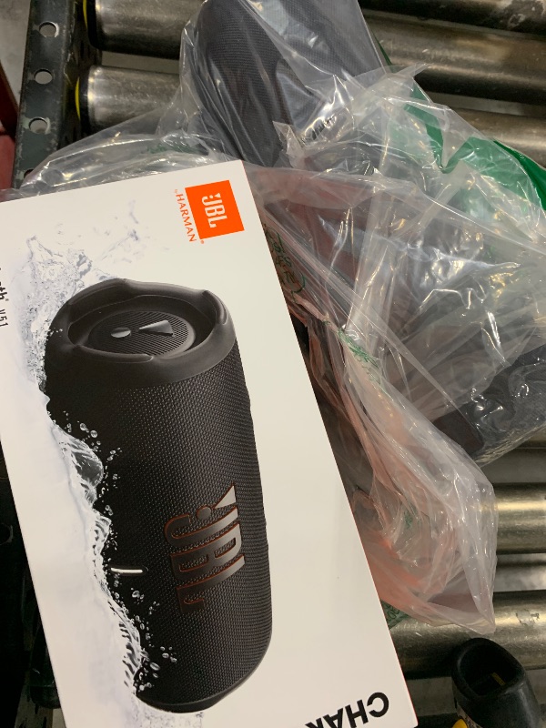 Photo 4 of JBL Charge 5 - Portable Bluetooth Speaker with Megen Hardshell Travel Case with IP67 Waterproof and USB Charge Out (Black)